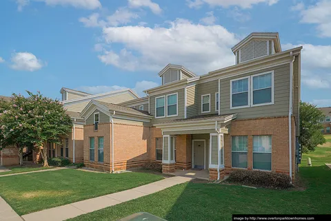 Overton Park Townhomes - Photo 8 of 48